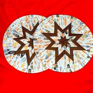 SET OF 2 HANDMADE 8” ROUND HOT PADS TRIVETS POTHOLDERS AMISH STAR BLUE FEATHERS